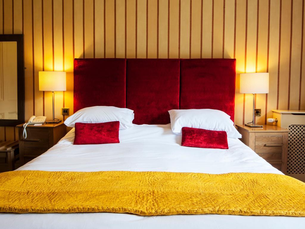 Fairyhill Hotel Reynoldston Room photo
