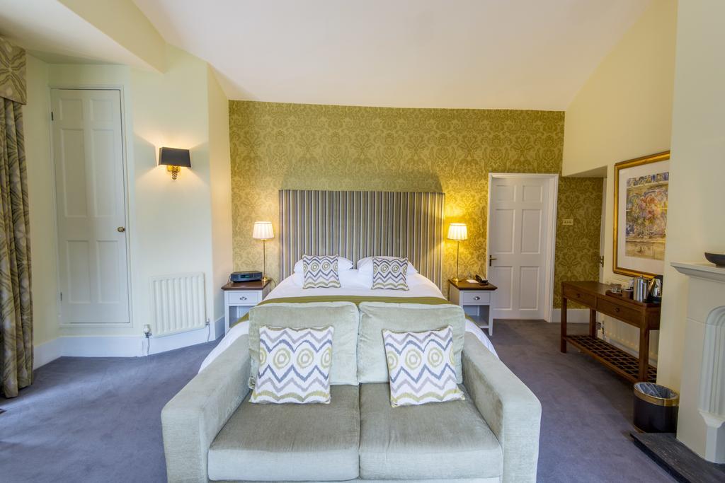 Fairyhill Hotel Reynoldston Room photo