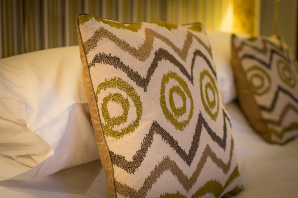 Fairyhill Hotel Reynoldston Room photo